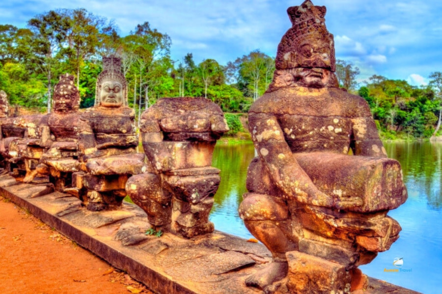 Ancient stone statues at Angkor temple Cambodia – Auasia Travel
